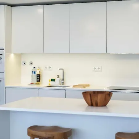 D - Luxurious & Playground & Garage Apartment *